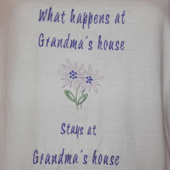 XL Grandmas House What Happens Stays At Top H587 - Picture 2 of 6